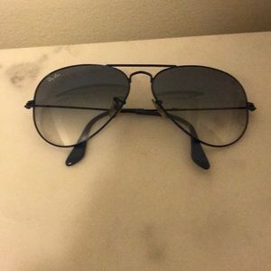 Ray-Ban aviator sunglasses in blue